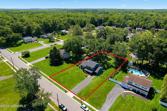 41 Kipling Way, Manalapan, NJ 07726