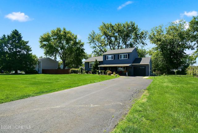 41 Kipling Way, Manalapan, NJ 07726