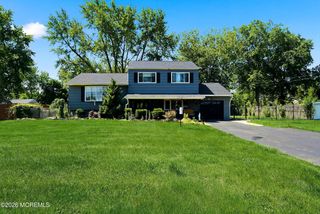 41 Kipling Way, Manalapan, NJ 07726