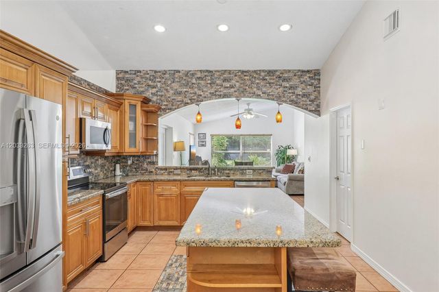 13100 NW 11th Dr, Sunrise, FL 33323