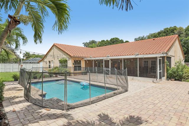 13100 NW 11th Dr, Sunrise, FL 33323