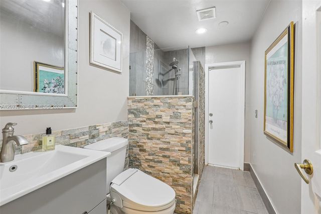 13100 NW 11th Dr, Sunrise, FL 33323