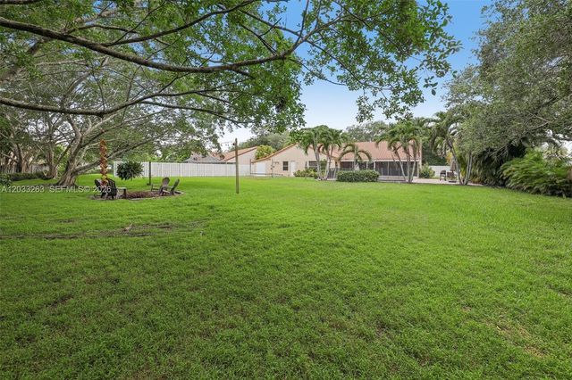 13100 NW 11th Dr, Sunrise, FL 33323