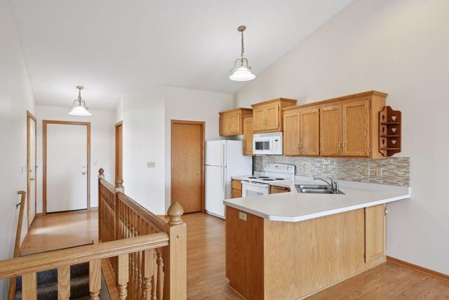 1729 Lakeridge Way, Waconia, MN 55387