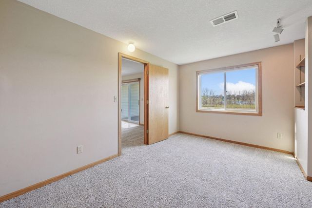 1729 Lakeridge Way, Waconia, MN 55387