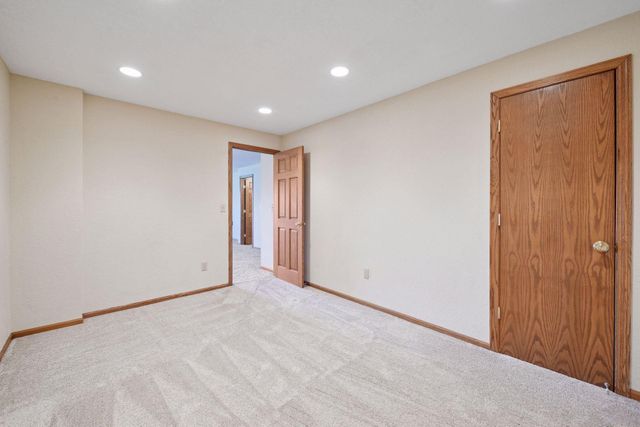 1729 Lakeridge Way, Waconia, MN 55387