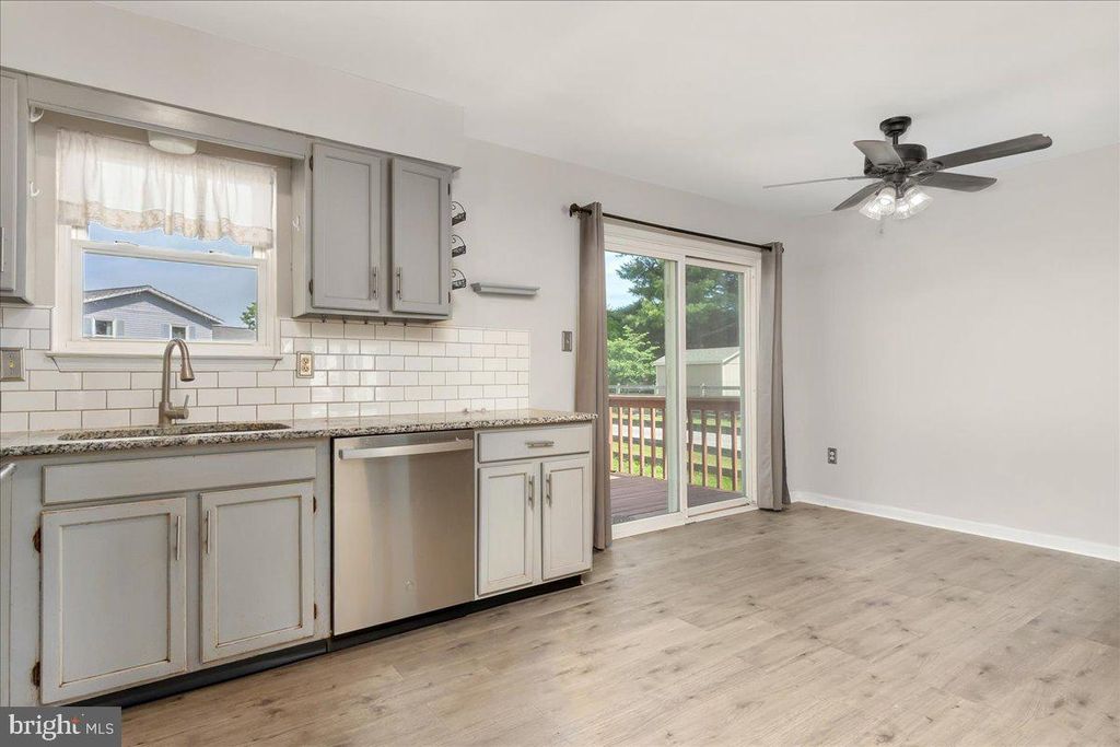 Image 10 of property listing at 10 CAMBRIDGE CT, Taneytown, MD 21787