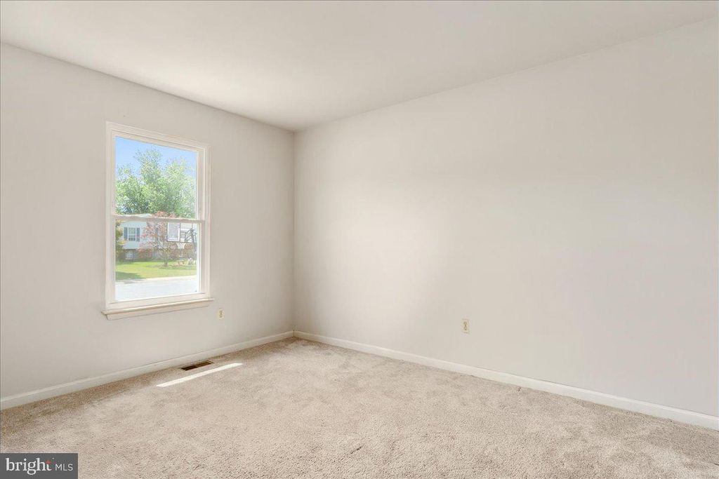 Image 12 of property listing at 10 CAMBRIDGE CT, Taneytown, MD 21787