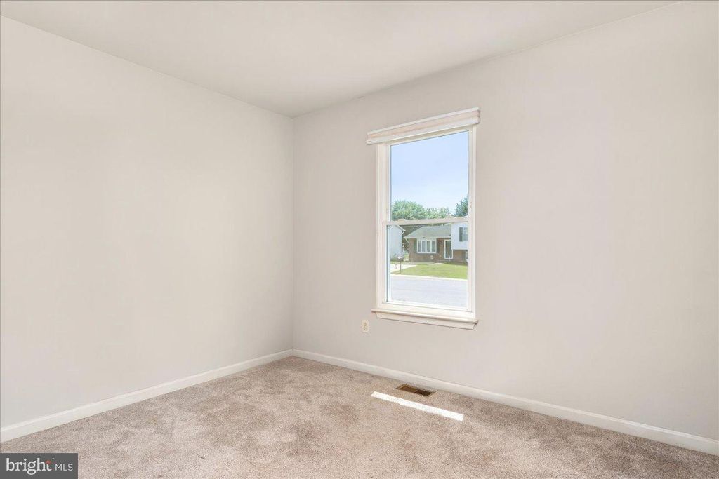 Image 13 of property listing at 10 CAMBRIDGE CT, Taneytown, MD 21787