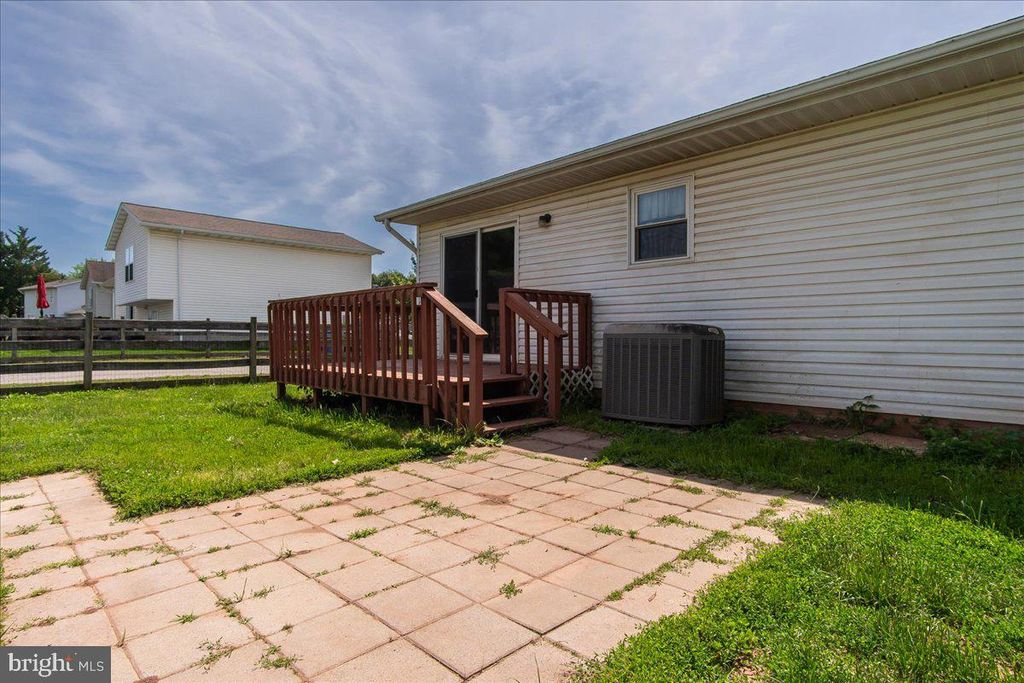 Image 18 of property listing at 10 CAMBRIDGE CT, Taneytown, MD 21787