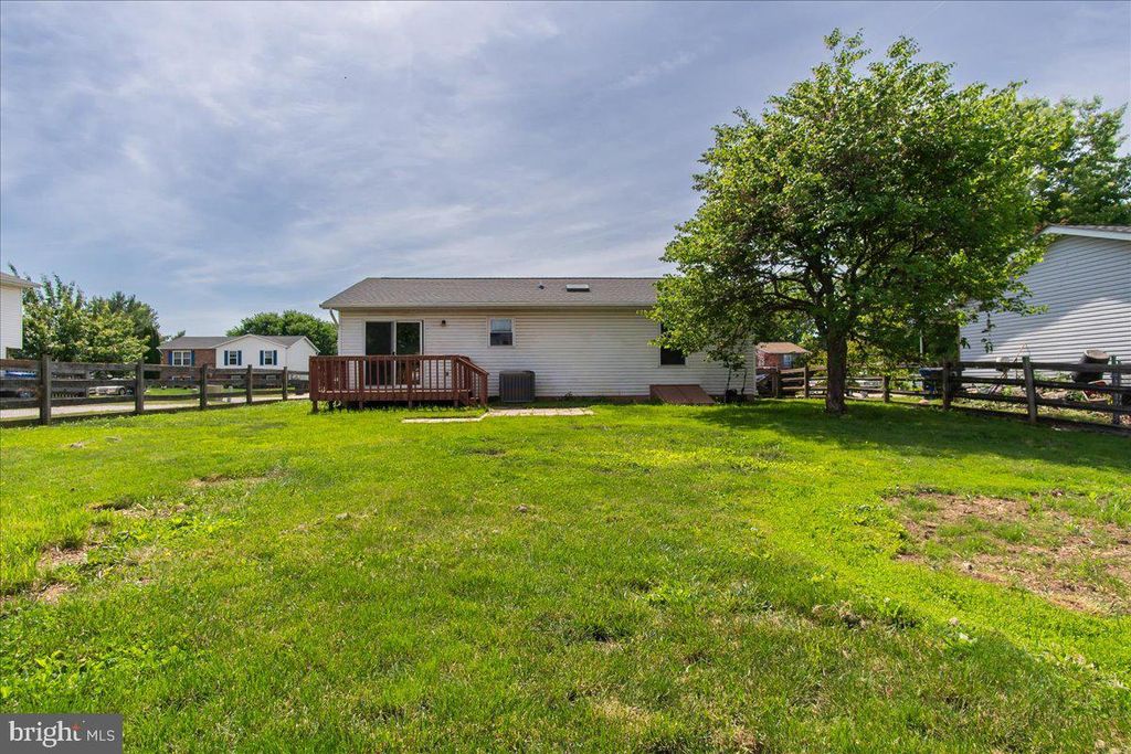 Image 19 of property listing at 10 CAMBRIDGE CT, Taneytown, MD 21787