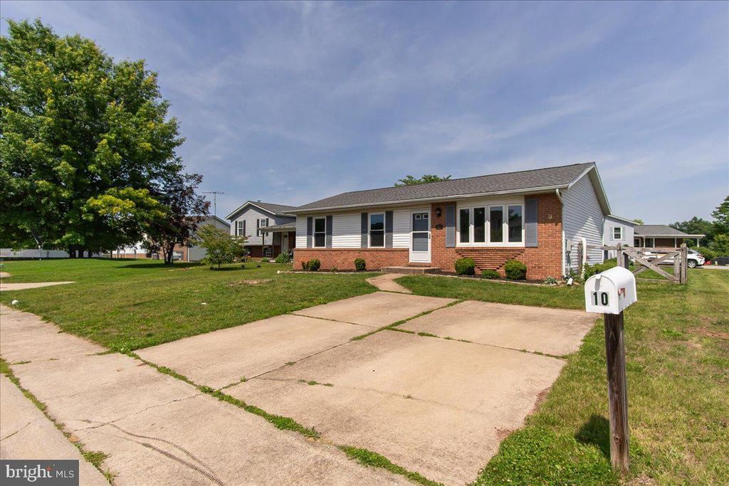 Image 21 of property listing at 10 CAMBRIDGE CT, Taneytown, MD 21787