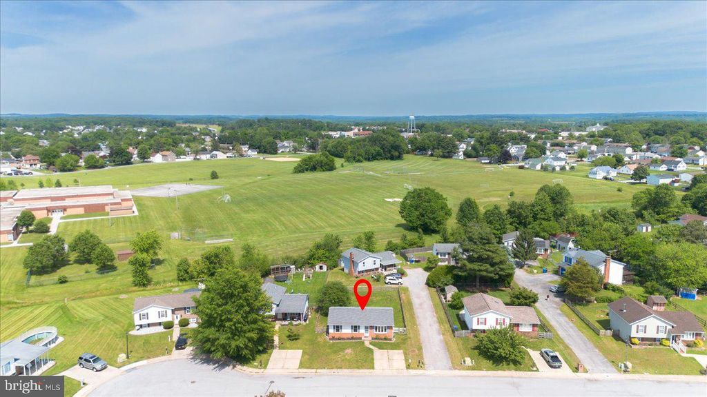 Image 25 of property listing at 10 CAMBRIDGE CT, Taneytown, MD 21787