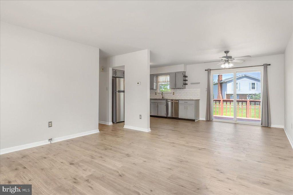 Image 3 of property listing at 10 CAMBRIDGE CT, Taneytown, MD 21787