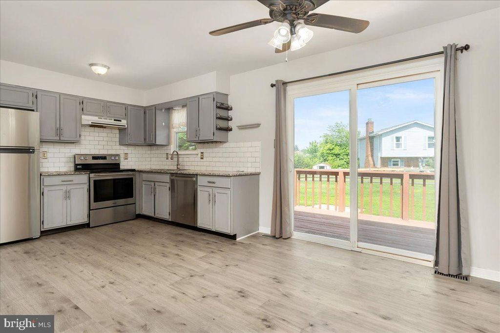Image 6 of property listing at 10 CAMBRIDGE CT, Taneytown, MD 21787