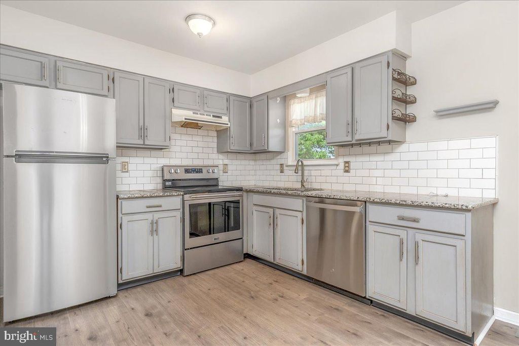Image 8 of property listing at 10 CAMBRIDGE CT, Taneytown, MD 21787