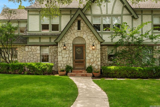 137 PARK DR, Olmos Park, TX 78212