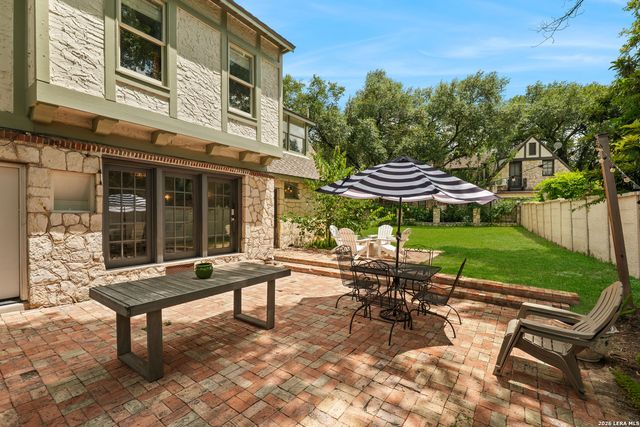 137 PARK DR, Olmos Park, TX 78212