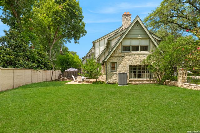 137 PARK DR, Olmos Park, TX 78212