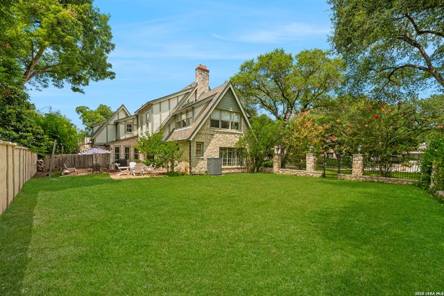 137 PARK DR, Olmos Park, TX 78212