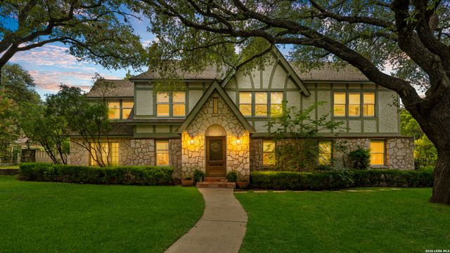 137 PARK DR, Olmos Park, TX 78212