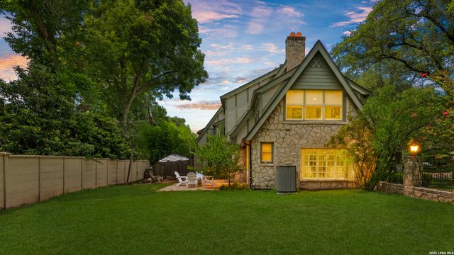 137 PARK DR, Olmos Park, TX 78212