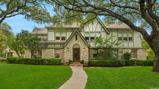 137 PARK DR, Olmos Park, TX 78212