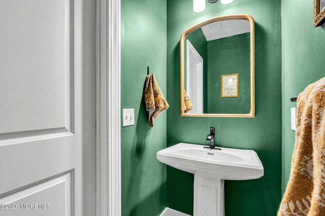 237 Neptune Avenue, Beachwood, NJ 08722