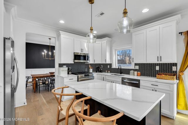 237 Neptune Avenue, Beachwood, NJ 08722