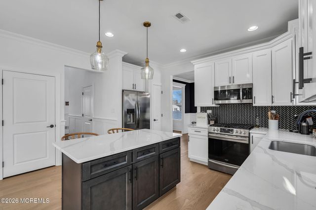 237 Neptune Avenue, Beachwood, NJ 08722