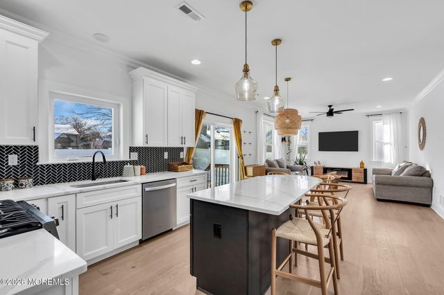 237 Neptune Avenue, Beachwood, NJ 08722