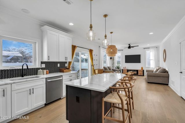 237 Neptune Avenue, Beachwood, NJ 08722