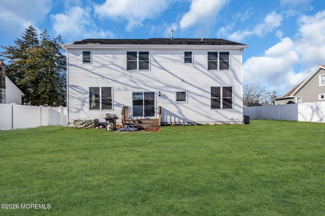 237 Neptune Avenue, Beachwood, NJ 08722