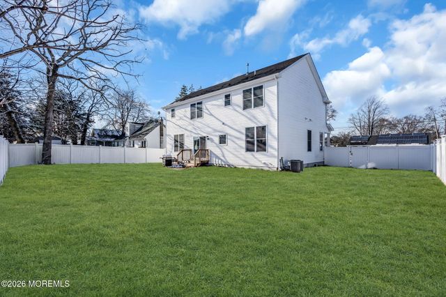 237 Neptune Avenue, Beachwood, NJ 08722