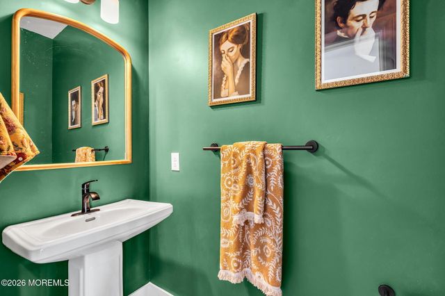 237 Neptune Avenue, Beachwood, NJ 08722