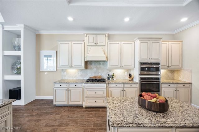 9852 Corso Bello DR, Naples, FL 34113