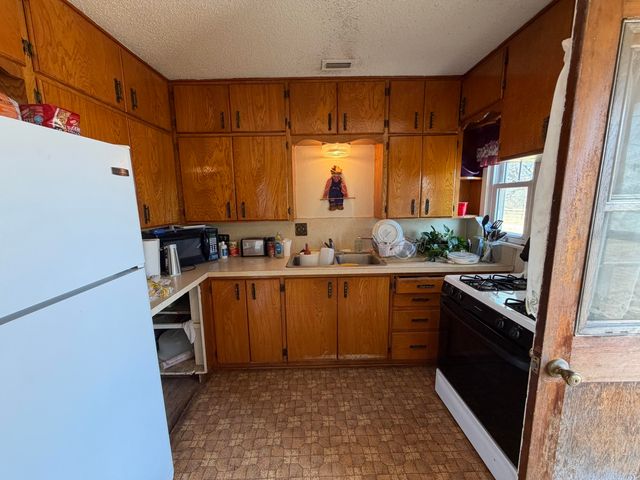 912 Bell Avenue, Turkey, TX 79261