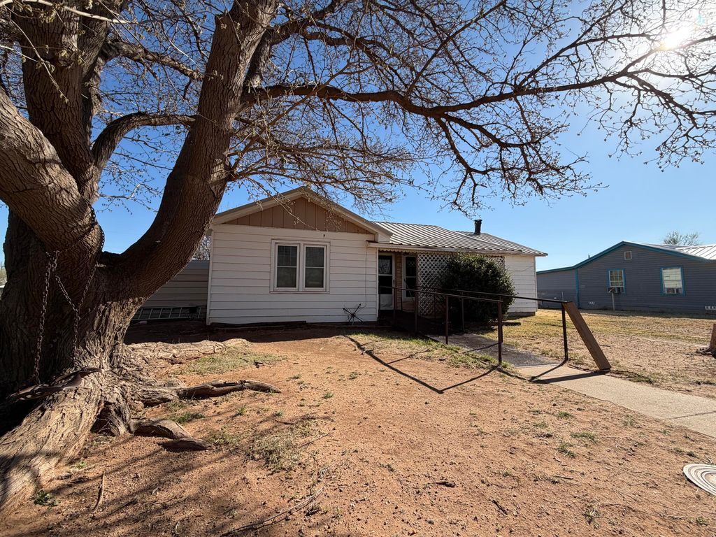 912 Bell Avenue, Turkey, TX 79261