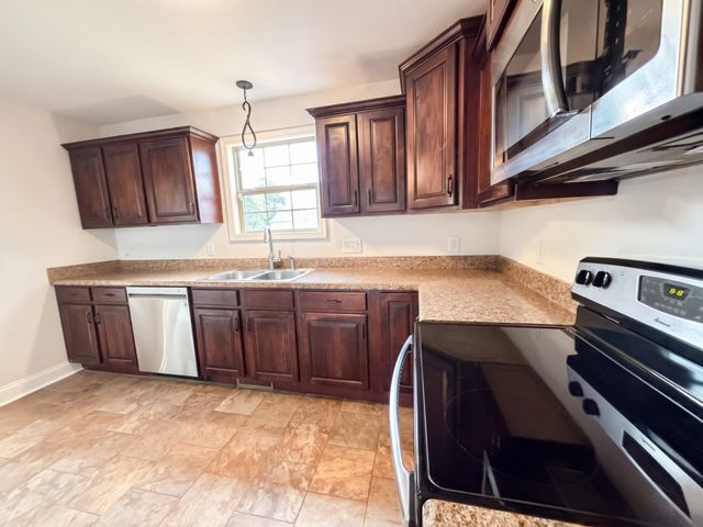 671 Fox Trail Ct, Clarksville, TN 37040