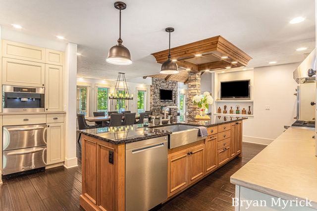 1400 W 32nd Street, Laketown Twp, MI 49423