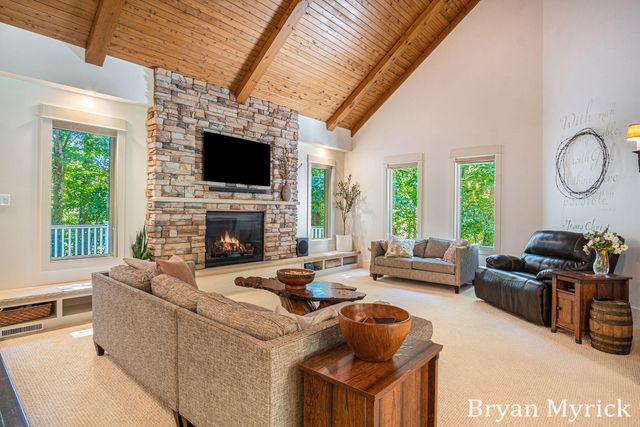 1400 W 32nd Street, Laketown Twp, MI 49423