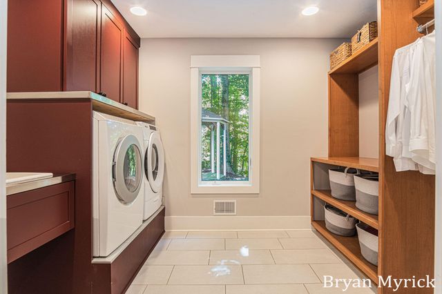 1400 W 32nd Street, Laketown Twp, MI 49423