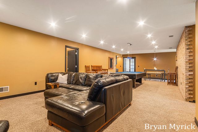 1400 W 32nd Street, Laketown Twp, MI 49423