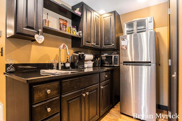 1400 W 32nd Street, Laketown Twp, MI 49423