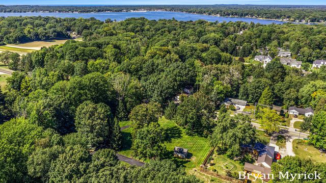 1400 W 32nd Street, Laketown Twp, MI 49423