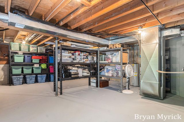 1400 W 32nd Street, Laketown Twp, MI 49423