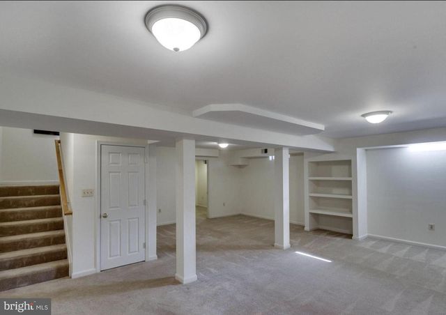 5511 VILLAGE CENTER DR, Centreville, VA 20120