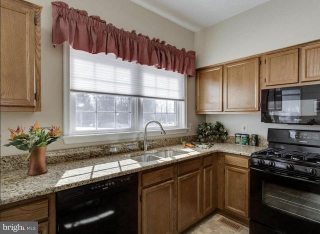 5511 VILLAGE CENTER DR, Centreville, VA 20120