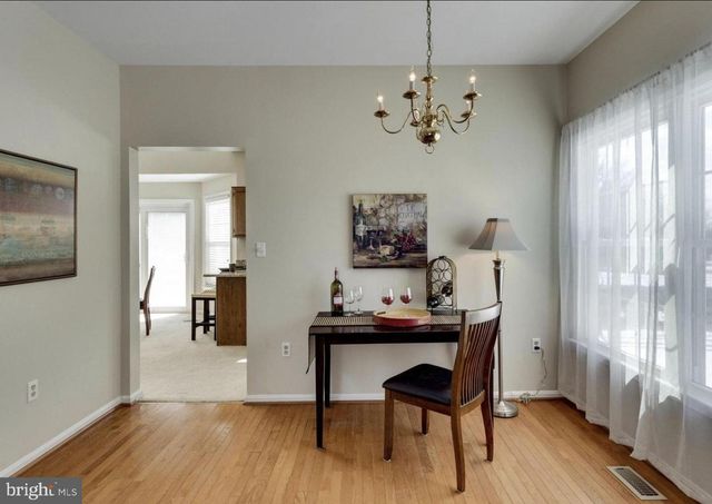 5511 VILLAGE CENTER DR, Centreville, VA 20120