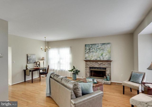 5511 VILLAGE CENTER DR, Centreville, VA 20120